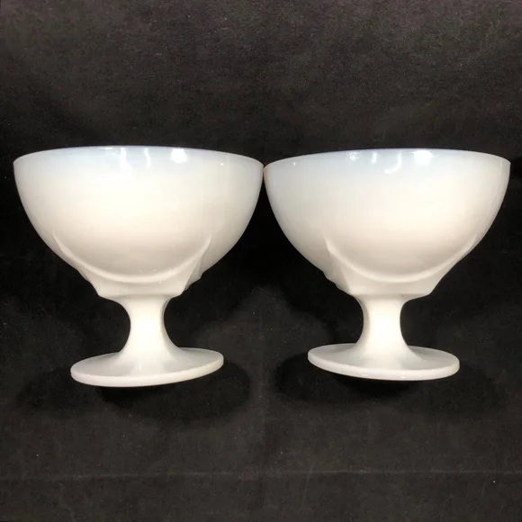 3 MILK GLASS PEDESTAL BOWLS/CANDY DISHES. 2 ROUND BOTTOM/1 SQUARE BOTTOM - Picture 8 of 13